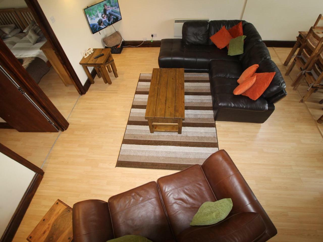 Entire House / Apartment Coach House 5min From Cardiff City Centre With  Parking, United Kingdom 